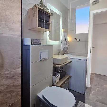 Apartment At Mare Vodice