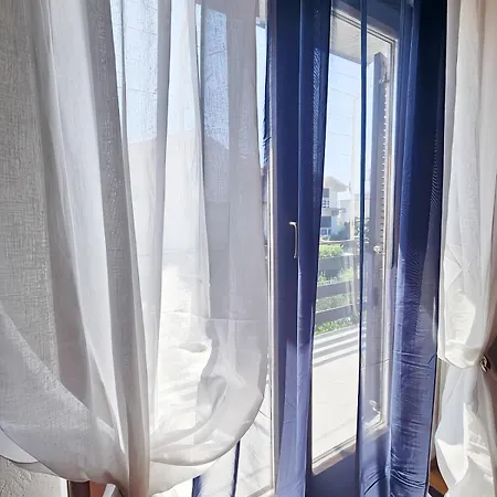 At Mare Apartment *