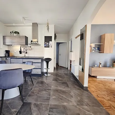 Apartment At Mare Vodice