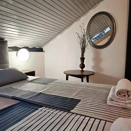 At Mare Apartment