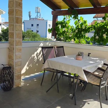 Apartment At Mare Vodice