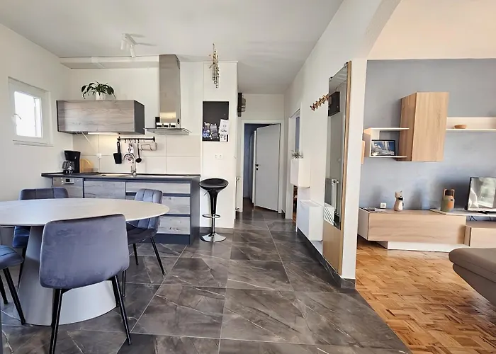 Appartement At Mare Vodice